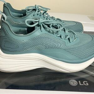 APL streamline sneakers new without box size 5.5 teal blue